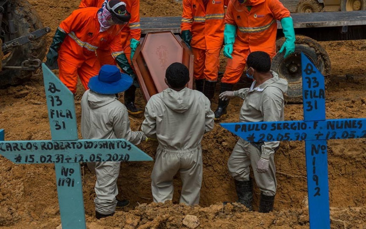 Covid-19 volta a crescer em diversos países. 'Pandemia não acabou', alertam cientistas